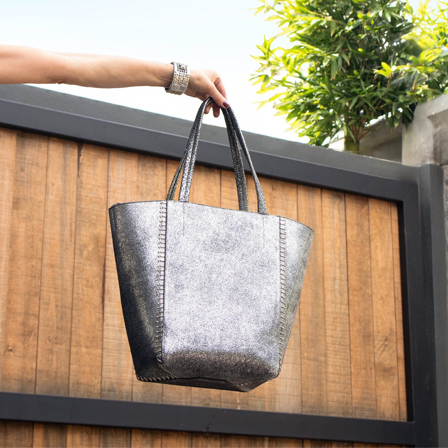 Dannita New Che Tote "New Size"